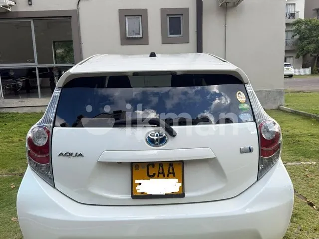 Toyota Aqua 2013 photo 2