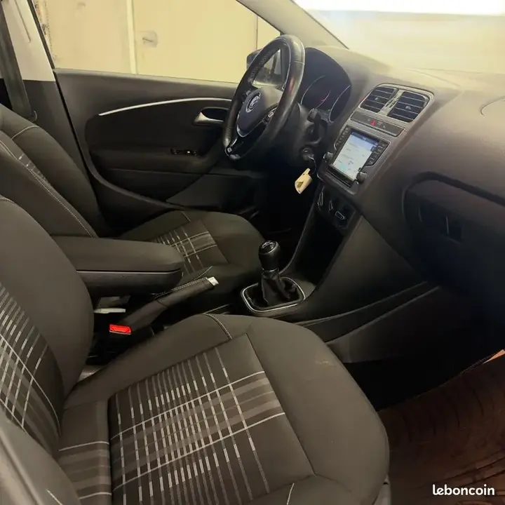 Volkswagen Polo 2015 photo 3