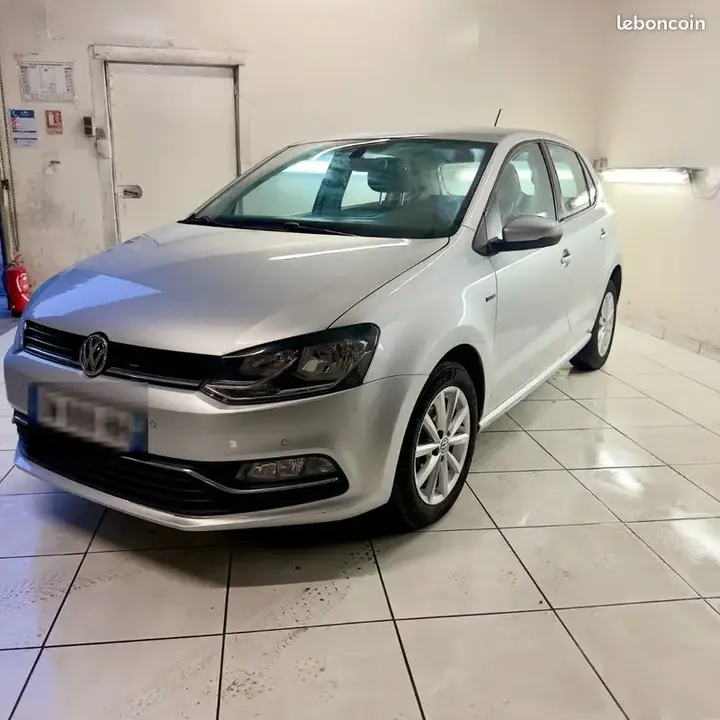 Volkswagen Polo 2015 photo 2