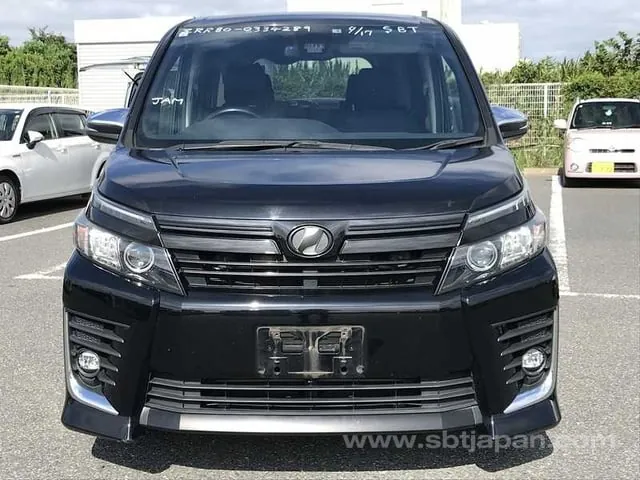 Toyota Voxy 2017 photo 5