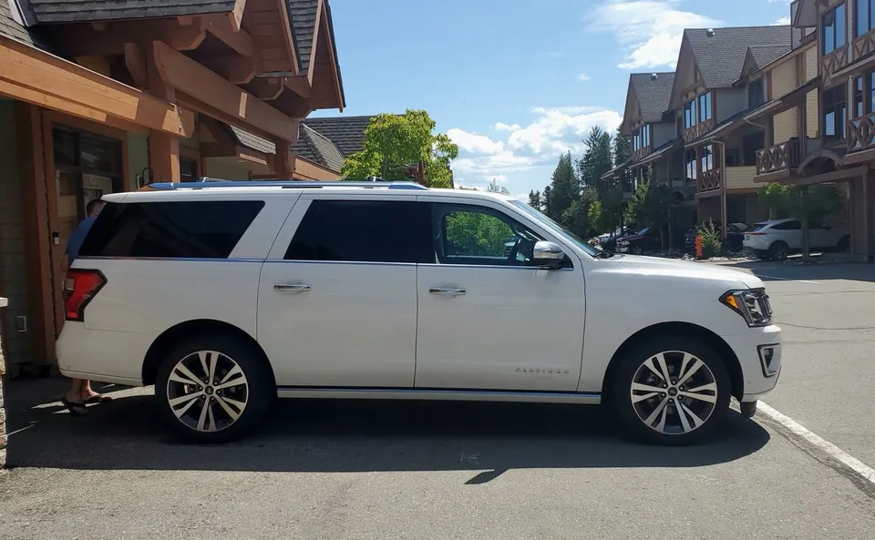 Ford Expedition Max 2021 photo 2
