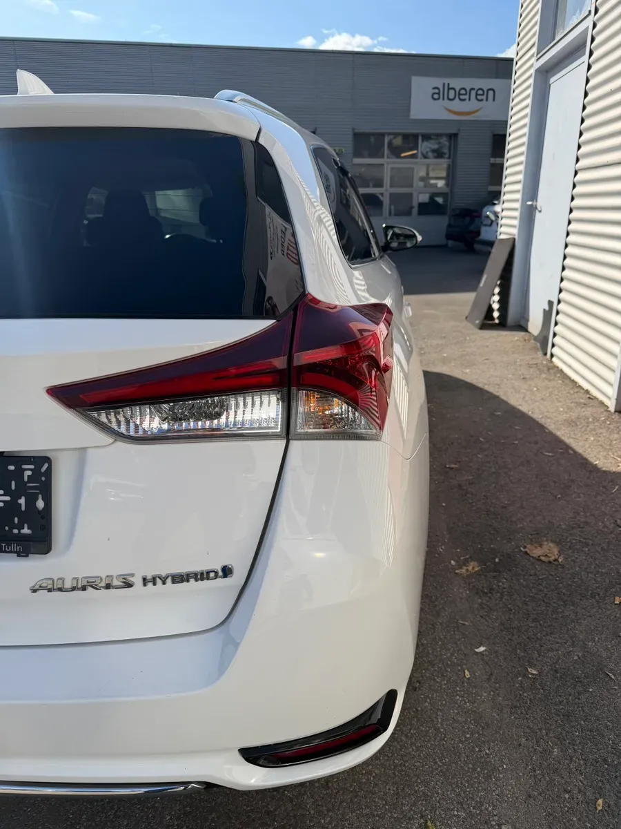 Toyota Auris 2016 photo 3