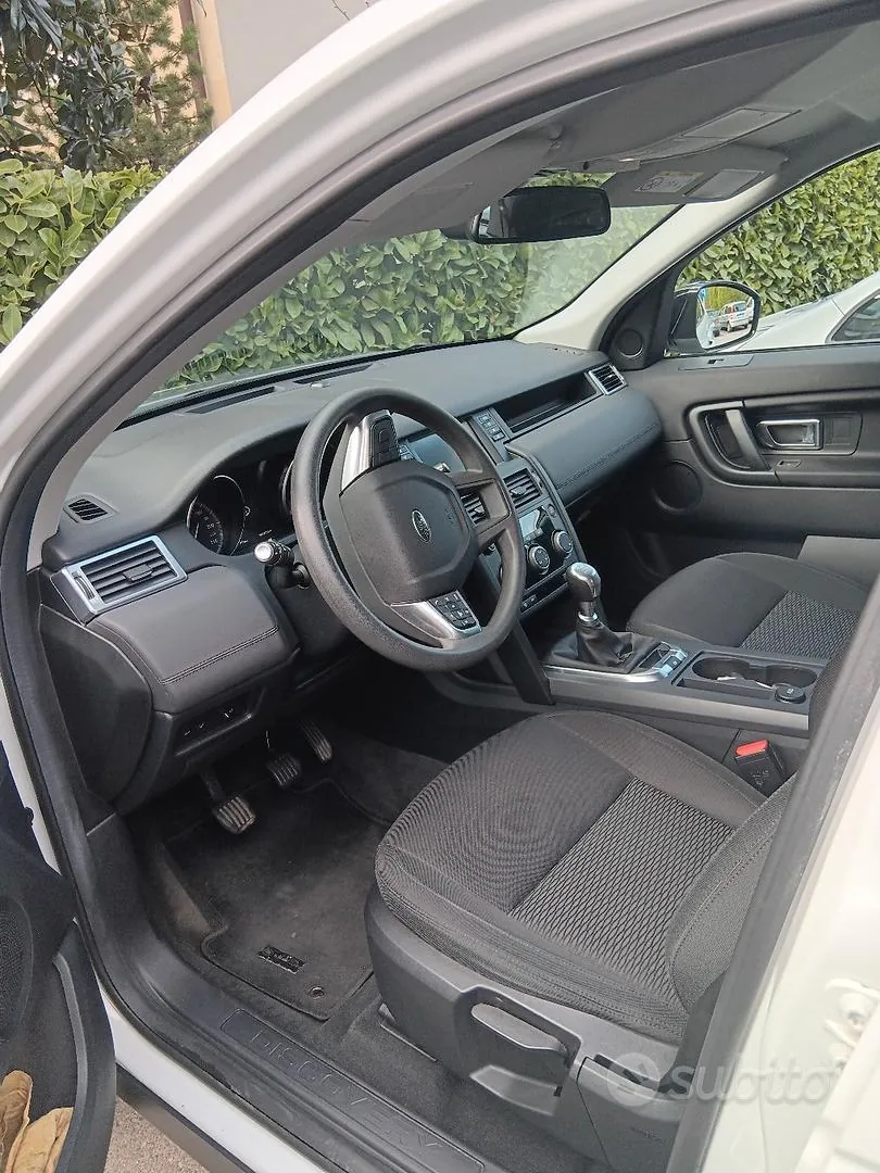 Land Rover Discovery Sport 2019 photo 4