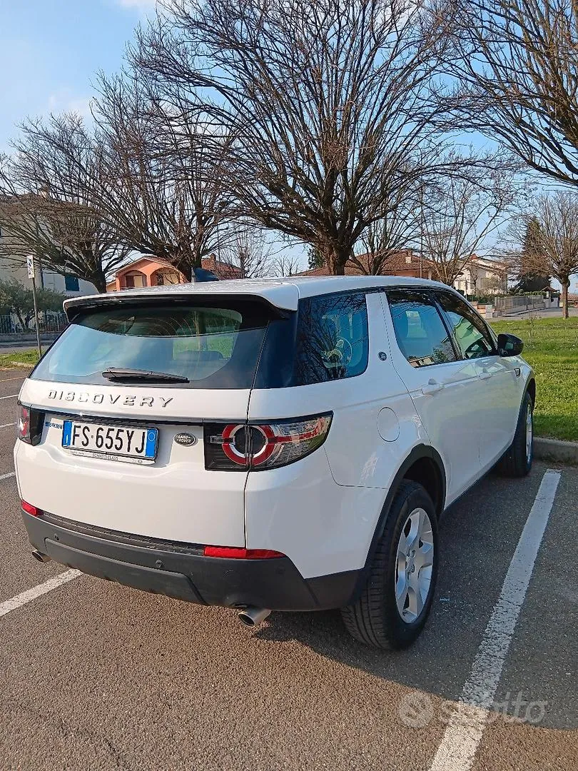 Land Rover Discovery Sport 2019 photo 2