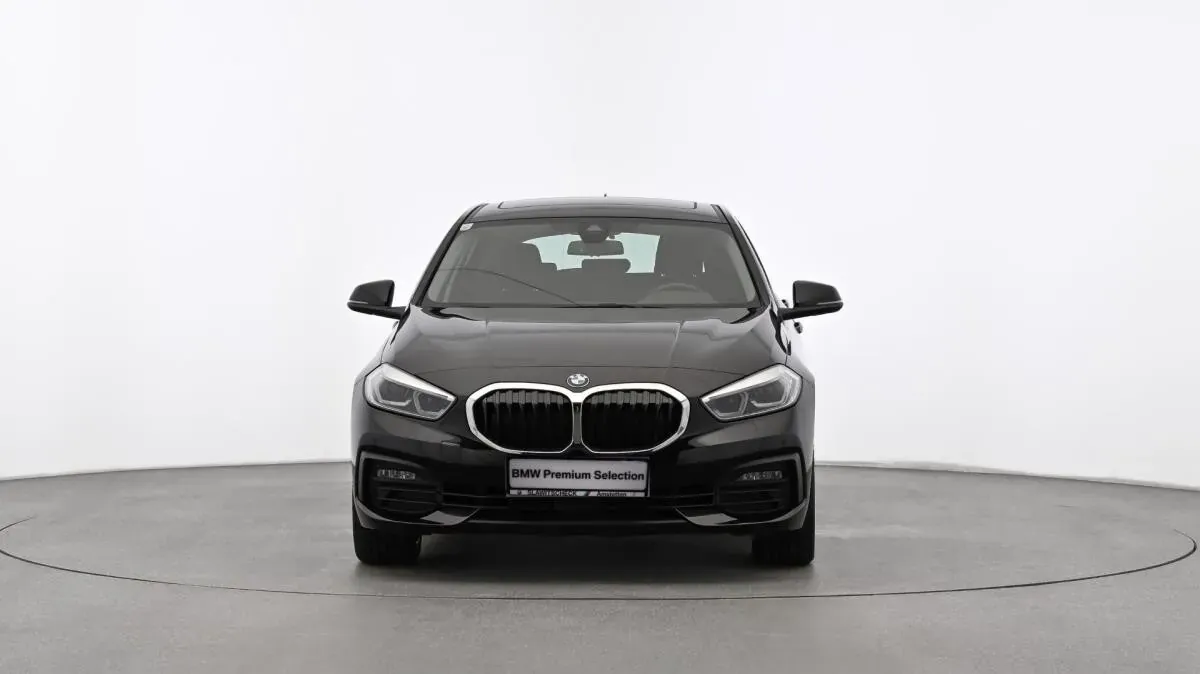 BMW 1 Series 2022 photo 2