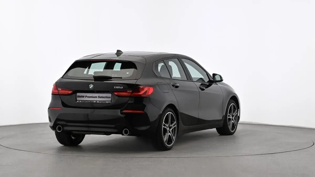 BMW 1 Series 2022 photo 3