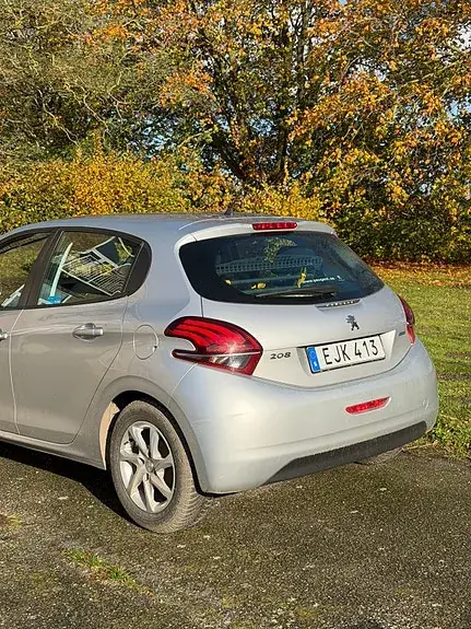 Peugeot 208 2017 photo 2
