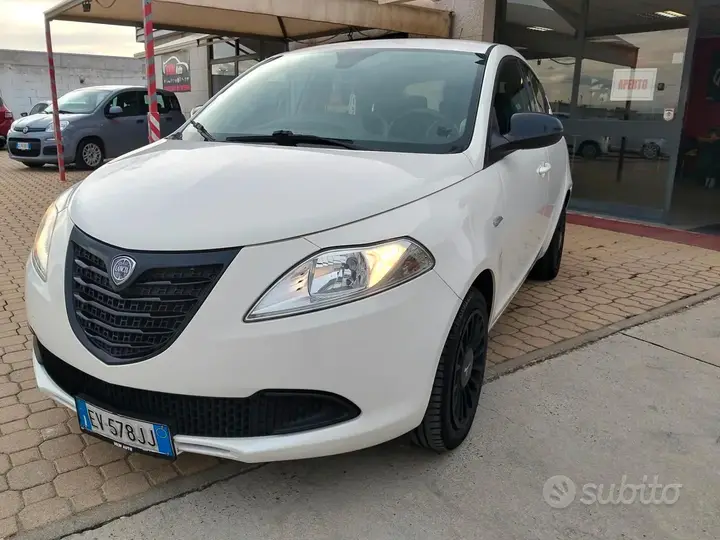 Lancia Ypsilon