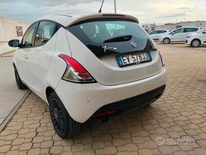 Lancia Ypsilon 2014 photo 2