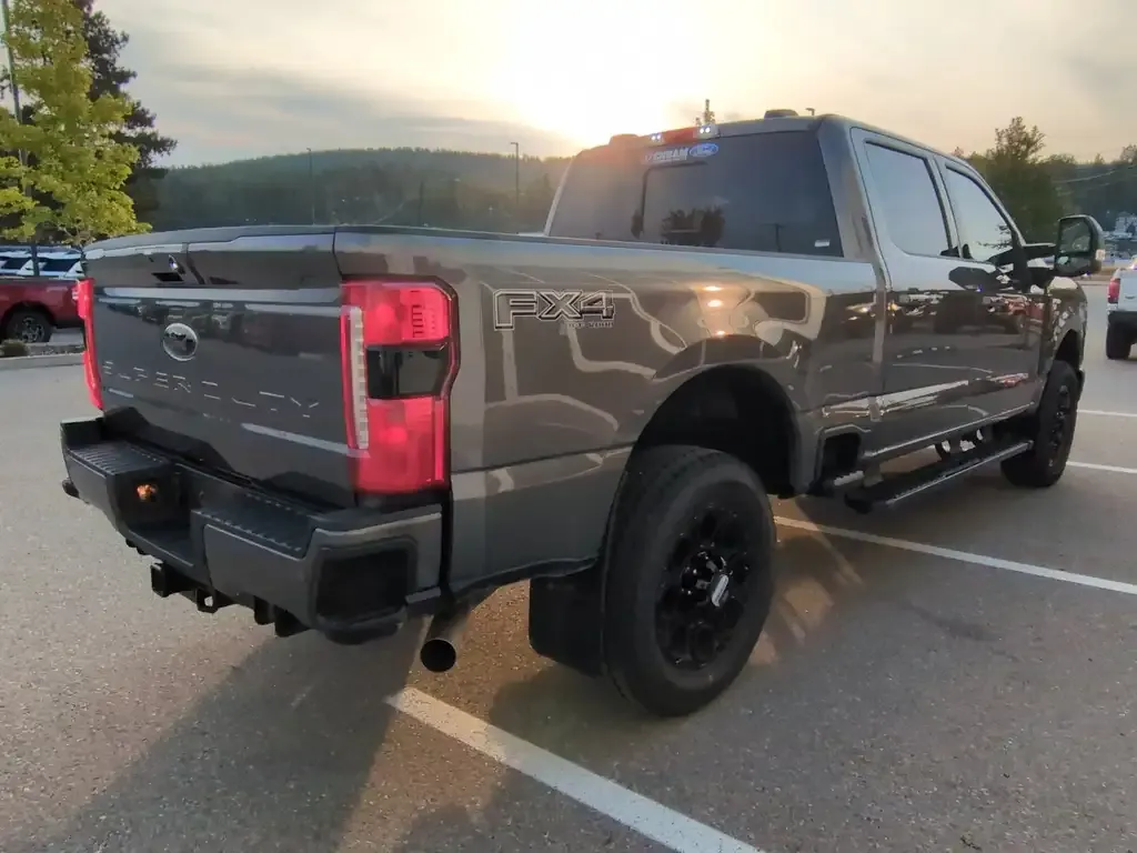 Ford F-350 Super Duty 2026 photo 3