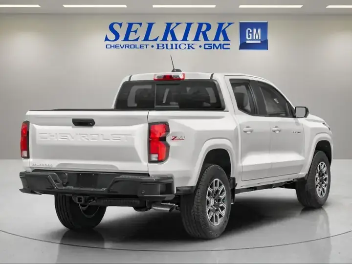 Chevrolet Colorado 2023 photo 2