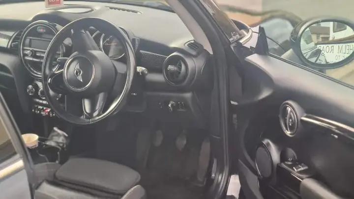 Mini Hatch 2015 photo 3