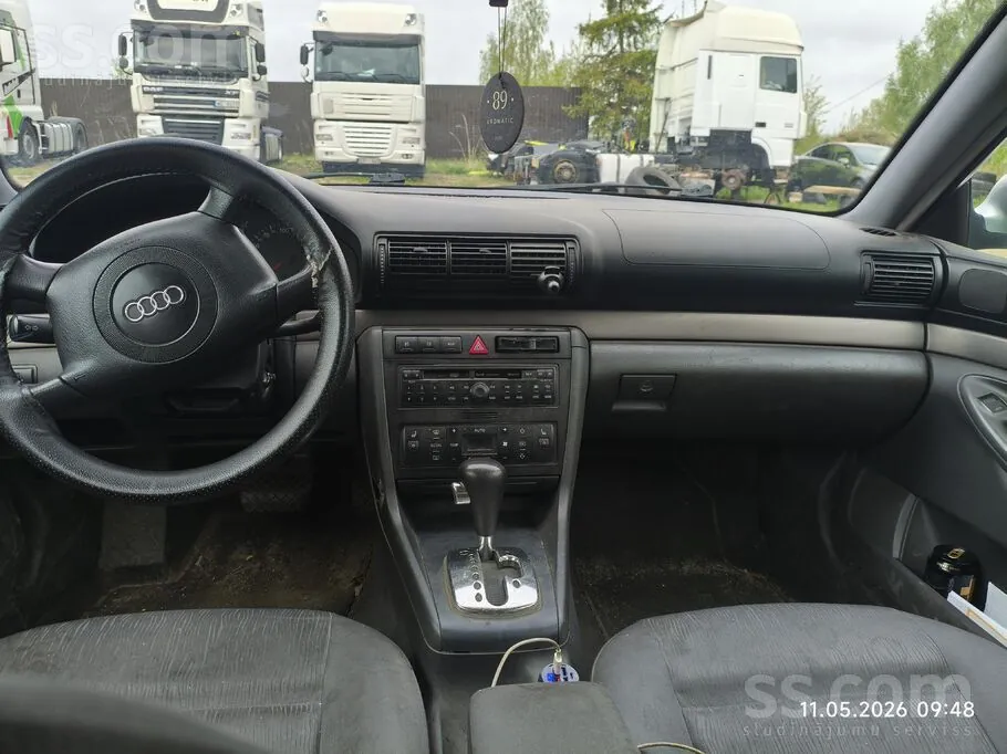 Audi A4 2000 photo 2