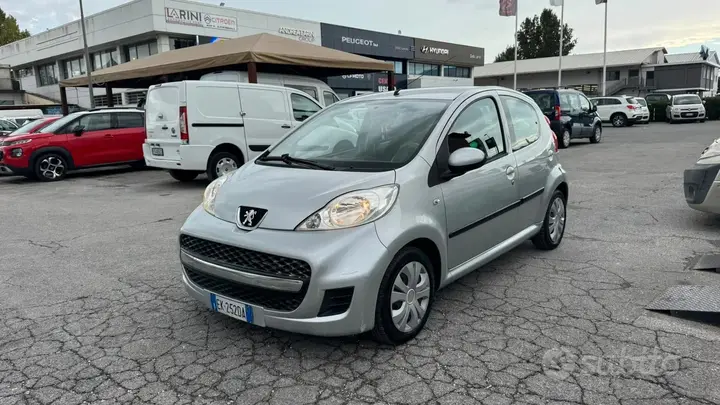 Peugeot 107 2011 photo 2