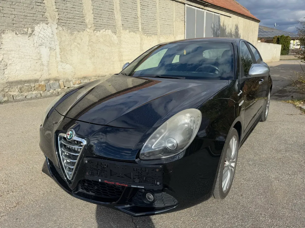 Alfa Romeo Giulietta 2013 photo 2