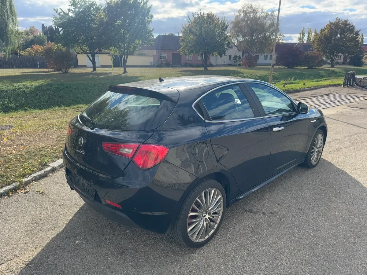 Alfa Romeo Giulietta 2013 photo 3