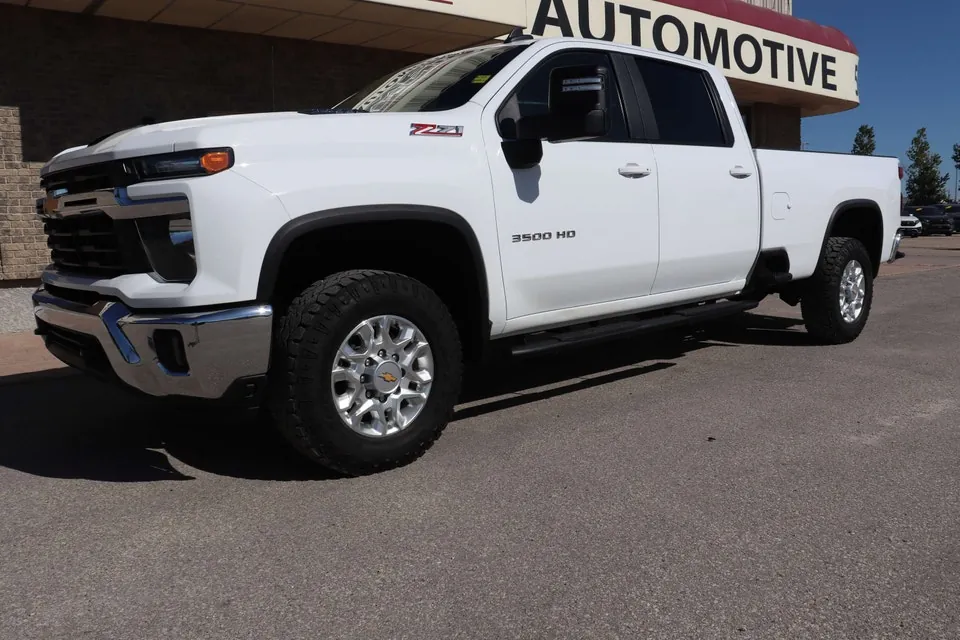 Chevrolet Silverado 3500Hd 2024 photo 4