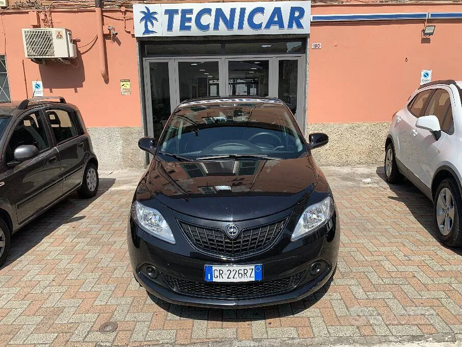 Lancia Ypsilon 2023 photo 2