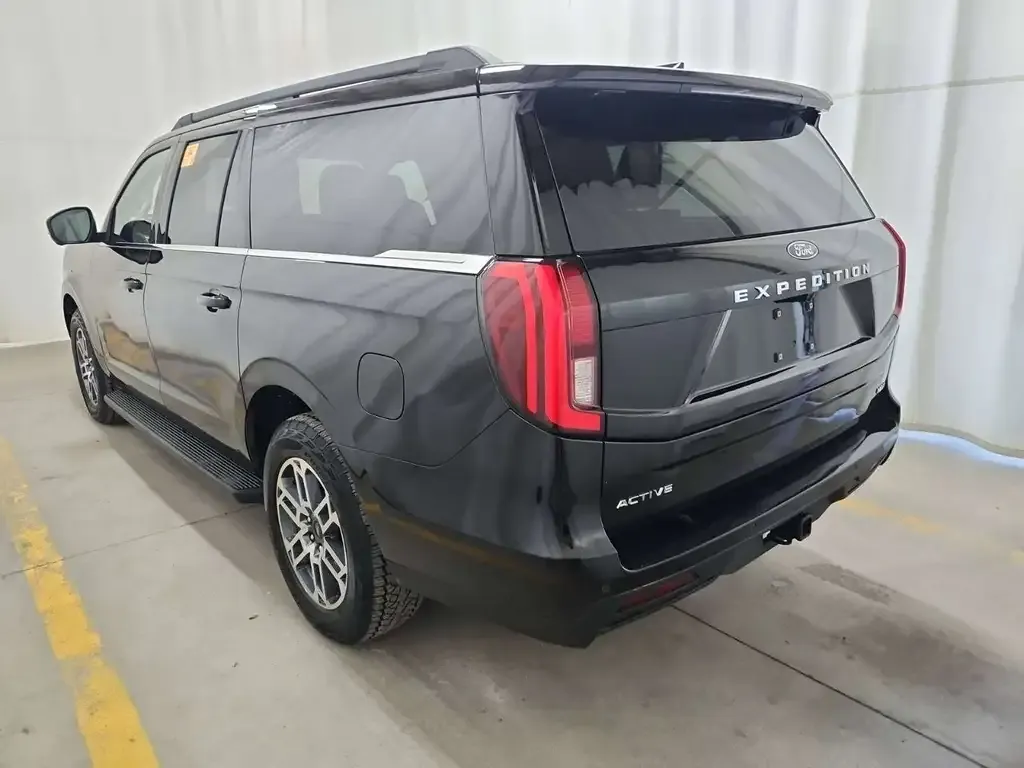 Ford Expedition 2025 photo 2