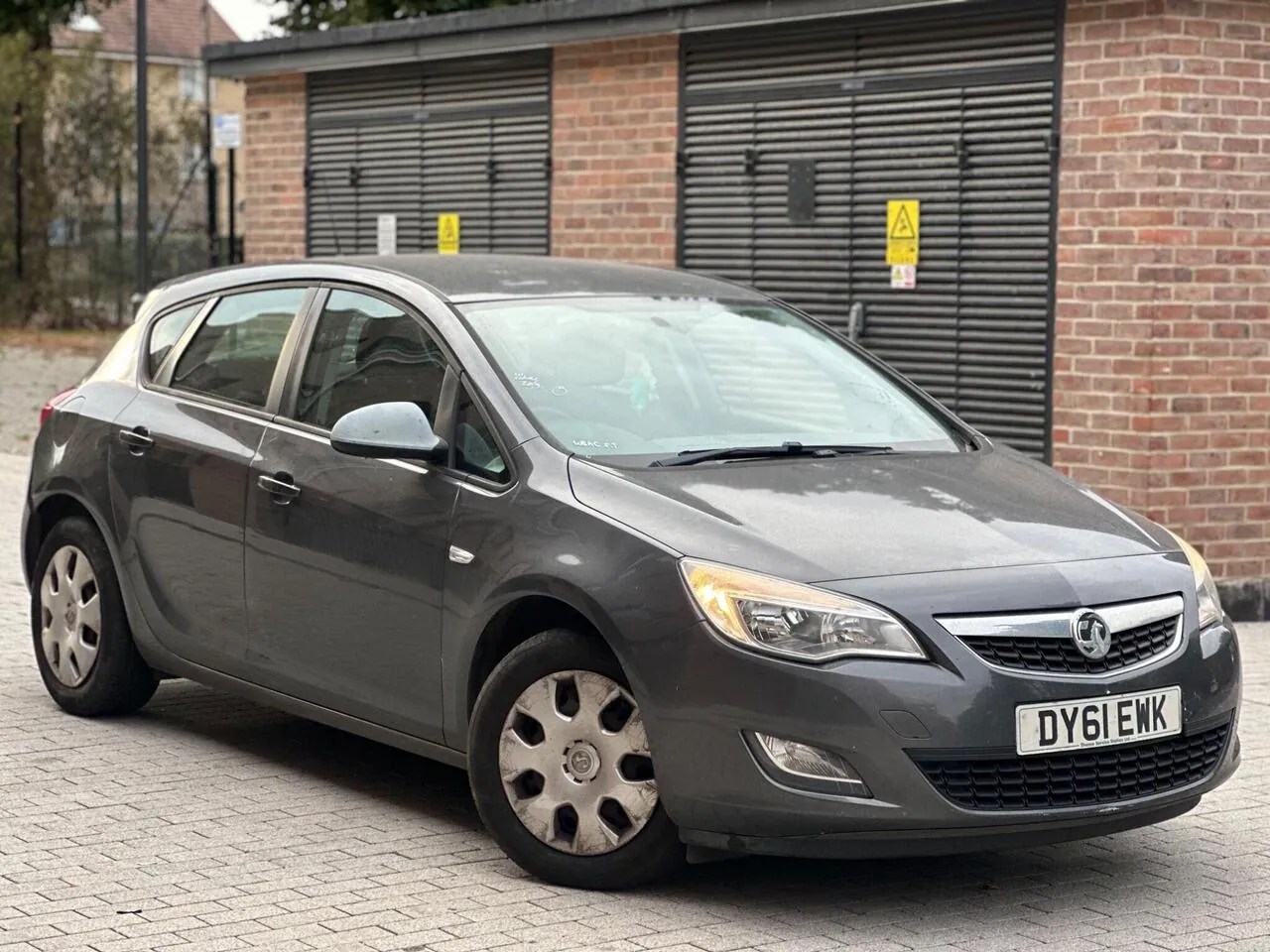 Vauxhall Astra 2011 photo 3