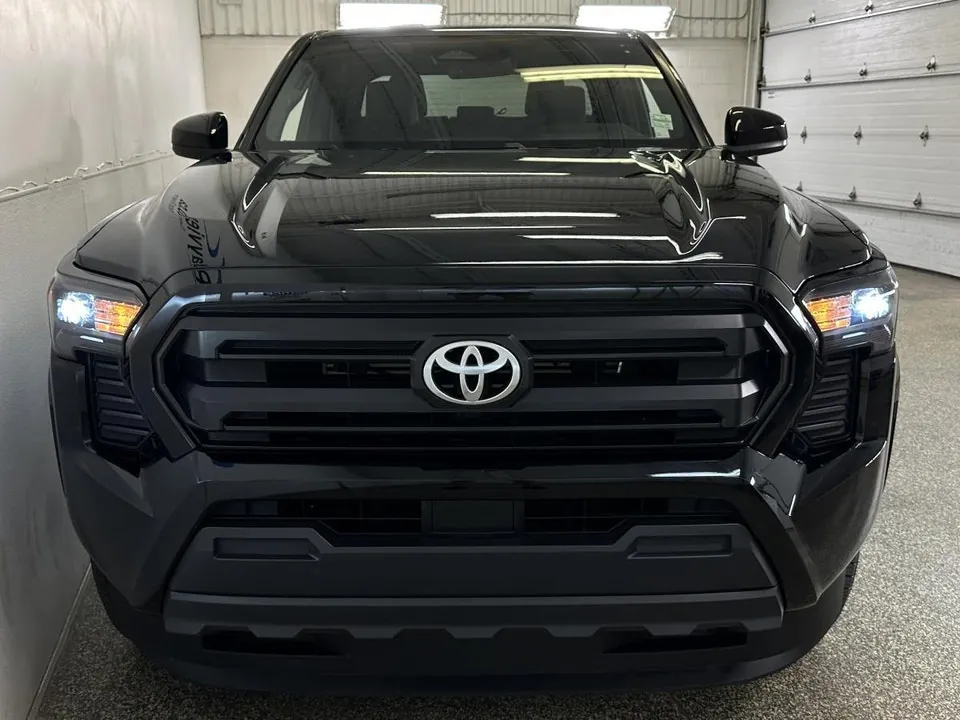 Toyota Tacoma 2025 photo 2
