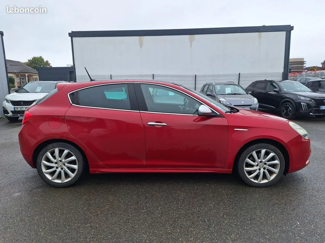 Alfa Romeo Giulietta 2013 photo 4