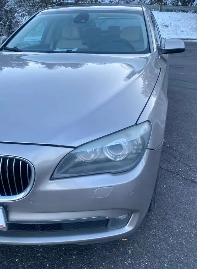 BMW 7 Series 2012 photo 3