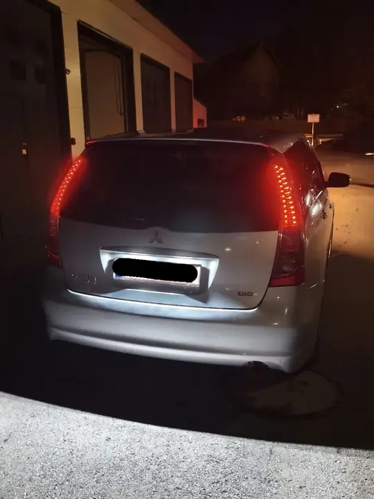 Mitsubishi Grandis 2006 photo 2