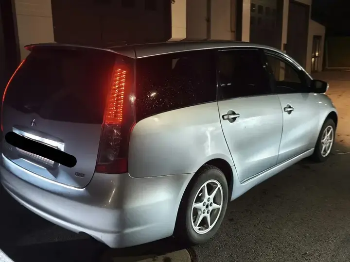Mitsubishi Grandis 2006 photo 3