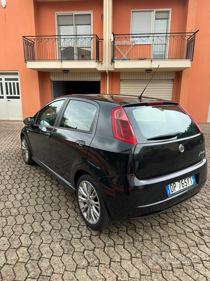 Fiat Grande Punto 2008 photo 3
