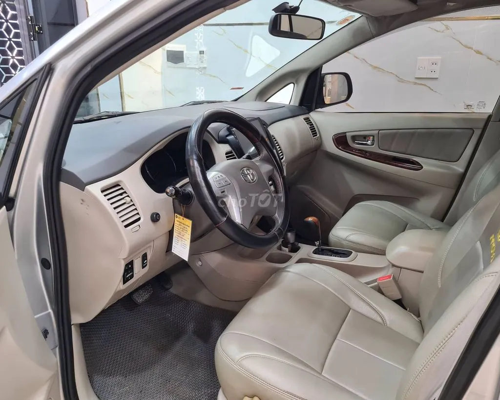 Toyota Innova 2012 photo 2