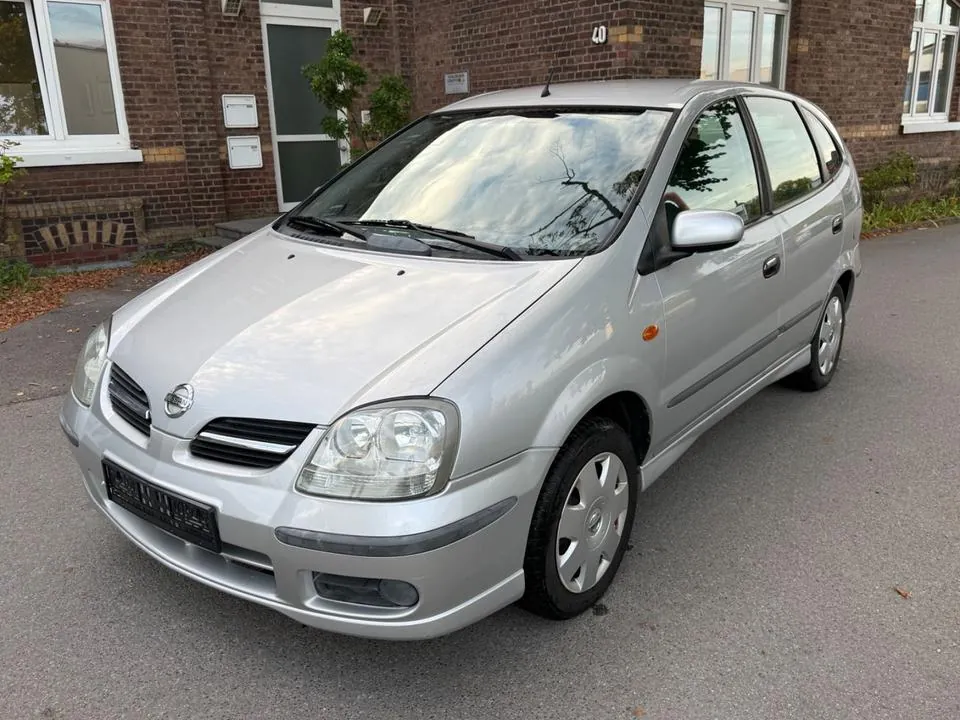 Nissan Almera Tino