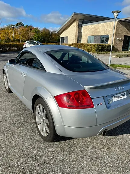 Audi Tt 1998 photo 4
