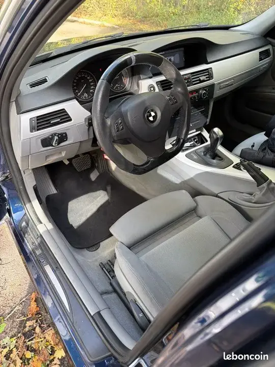 BMW 330D 2010 photo 2