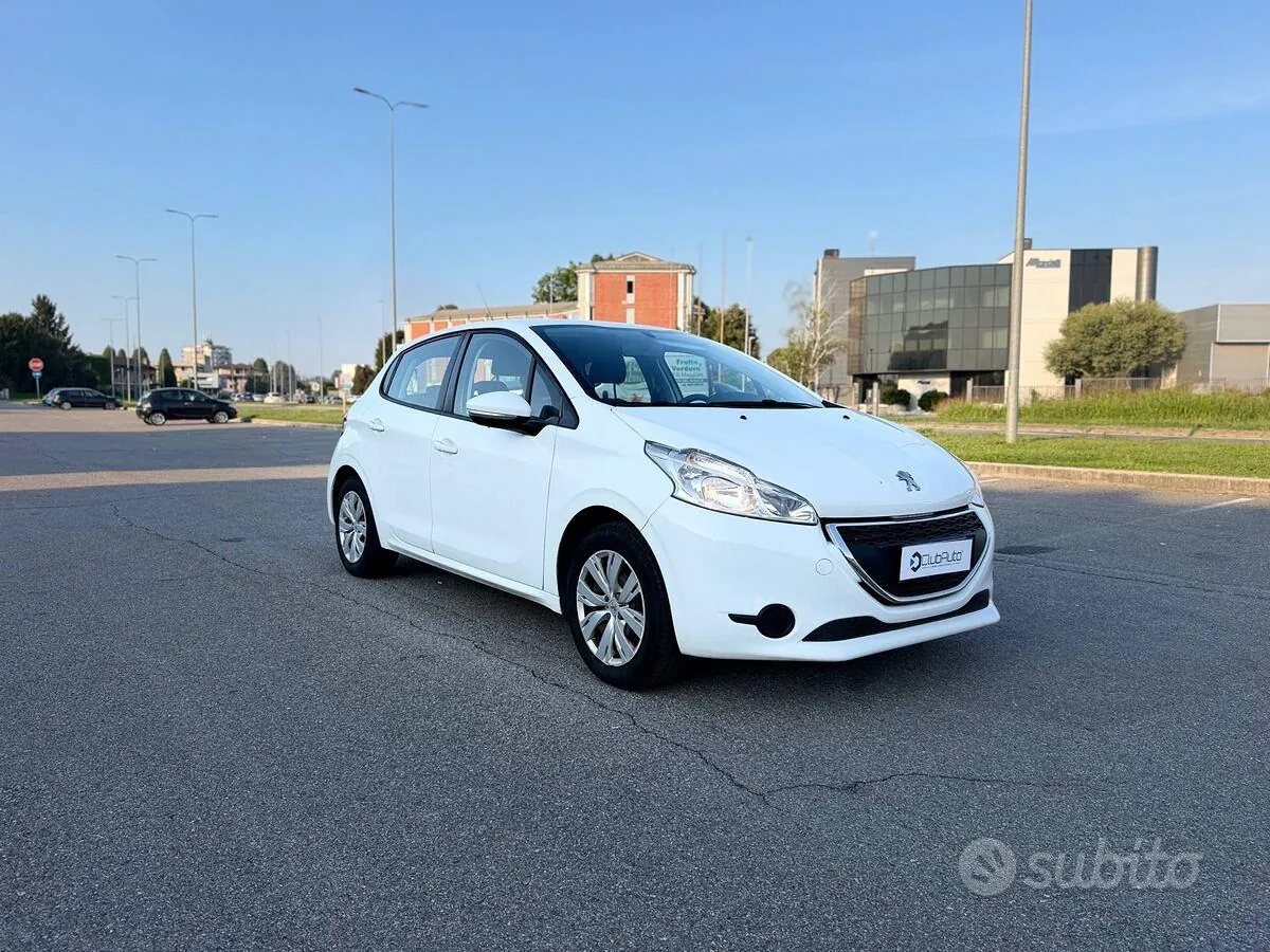 Peugeot 208 2015 photo 3