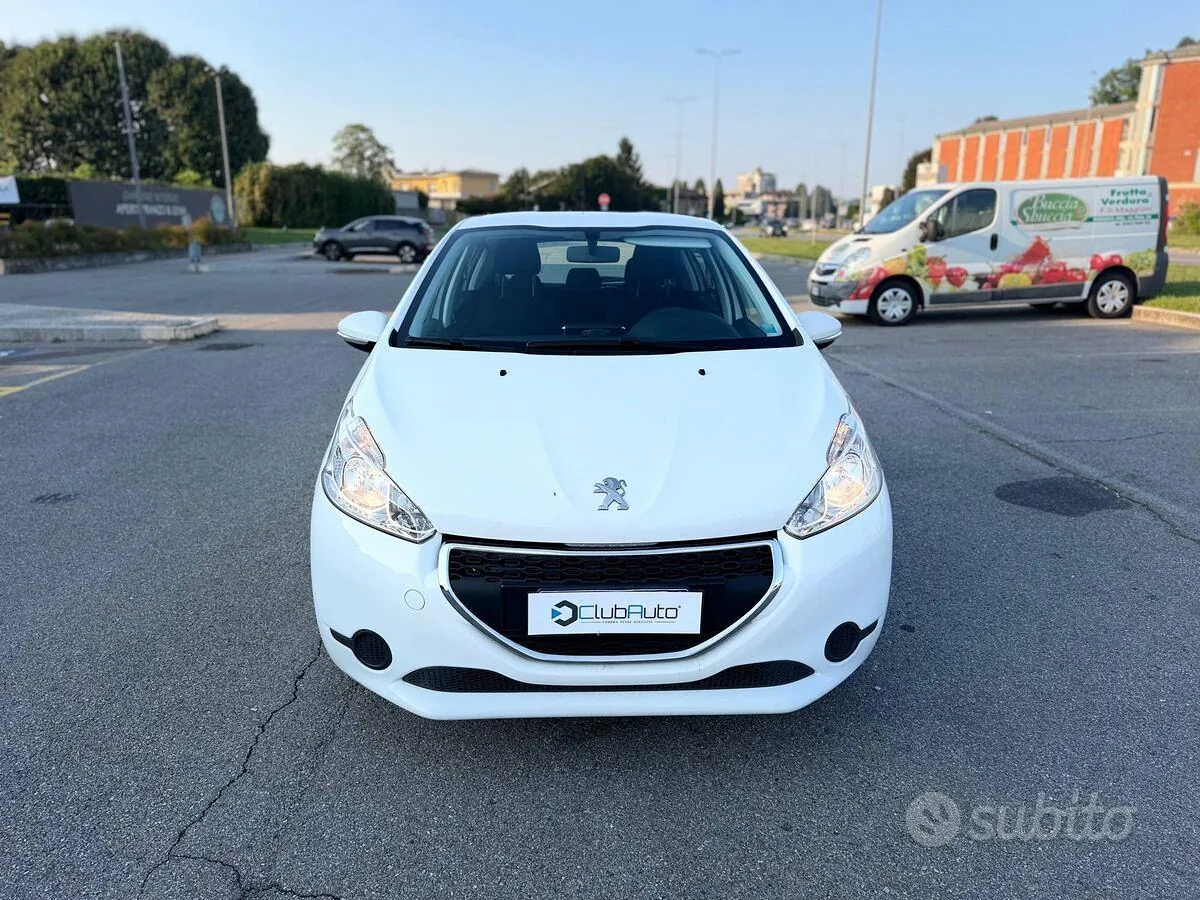 Peugeot 208 2015 photo 2