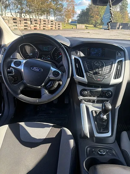 Ford Focus 2012 photo 2