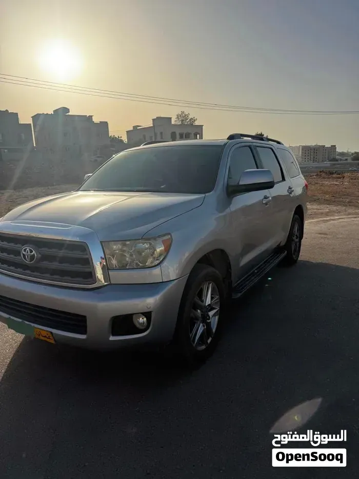Toyota Sequoia 2014 photo 2