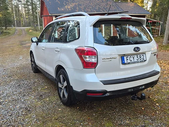 Subaru Forester 2014 photo 2