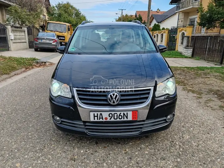 Volkswagen Touran 2010 photo 2