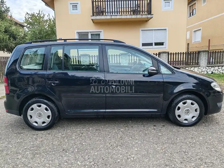 Volkswagen Touran 2010 photo 4
