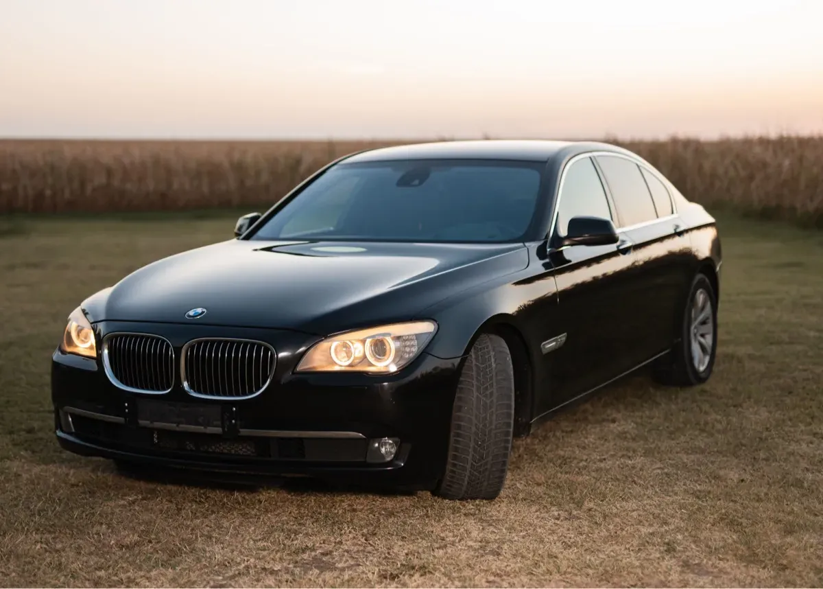 BMW 7 Series 2011 photo 2