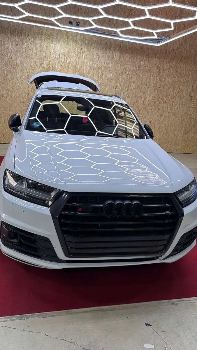 Audi Q7 2017 photo 2