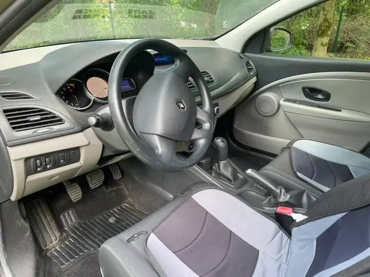 Renault Mégane 2010 photo 3