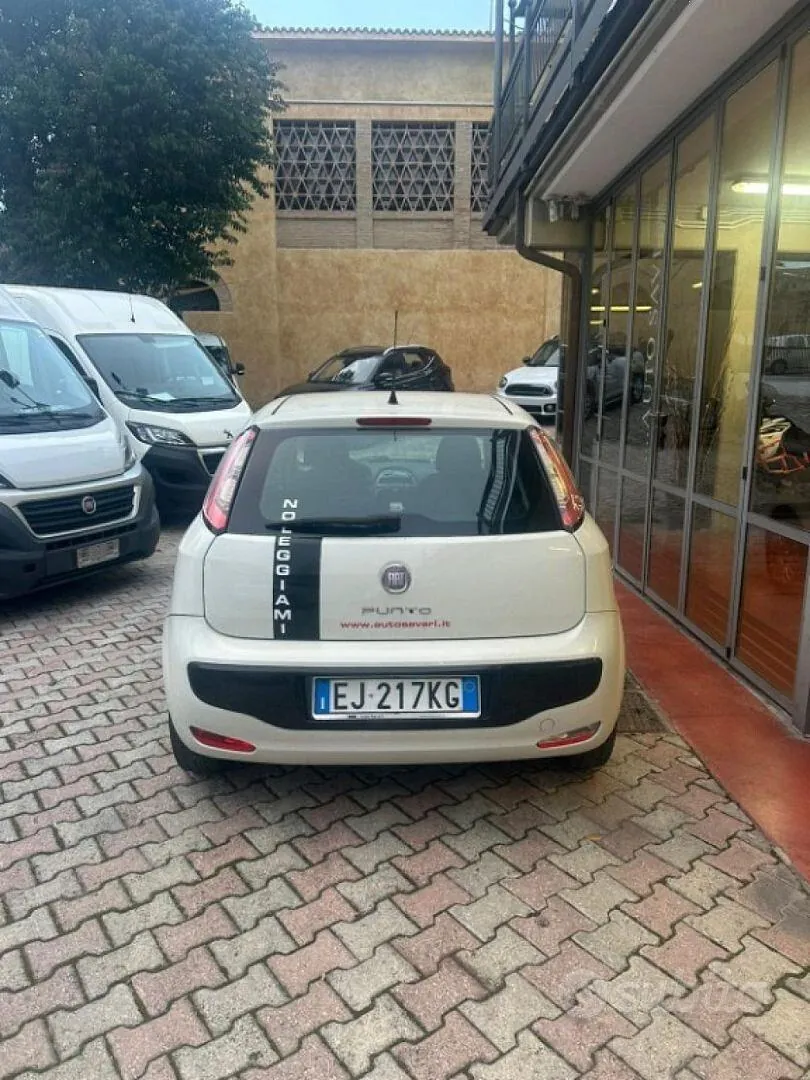 Fiat Punto 2011 photo 2