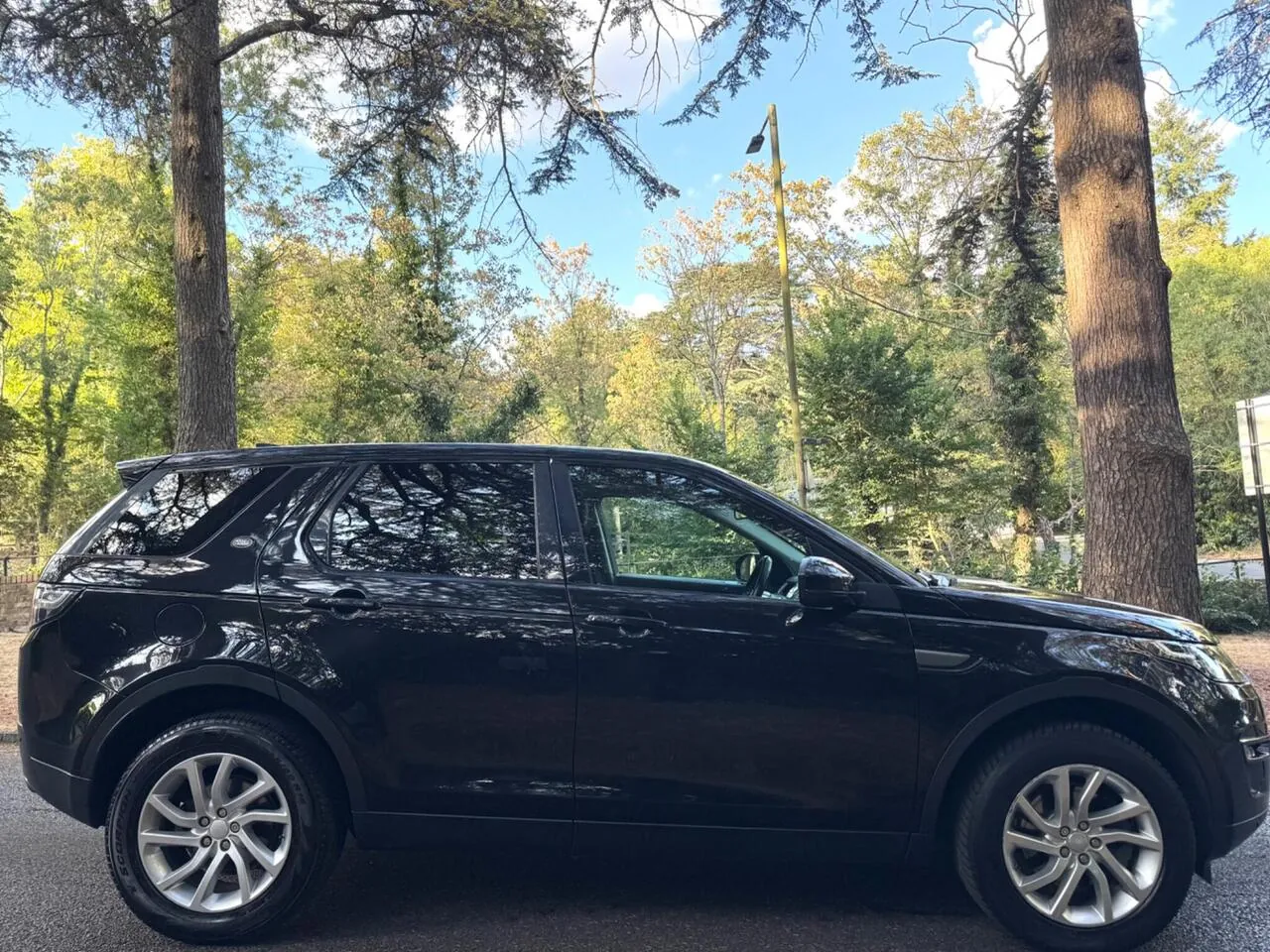 Land Rover Discovery Sport 2017 photo 2