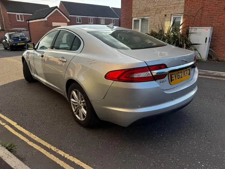 Jaguar Xf 2012 photo 2