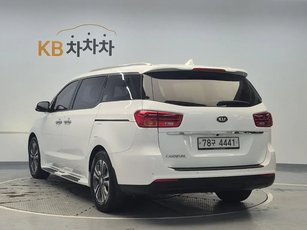 Kia Carnival 2019 photo 2