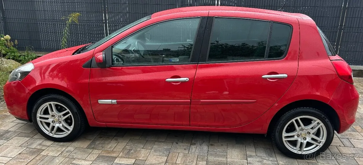 Renault Clio 2010 photo 3