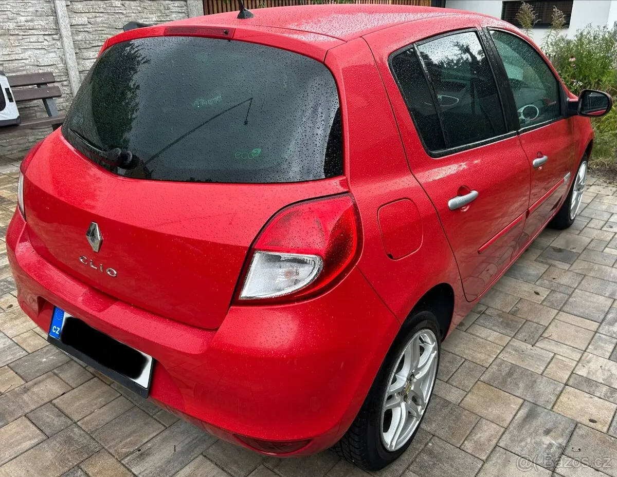 Renault Clio 2010 photo 2
